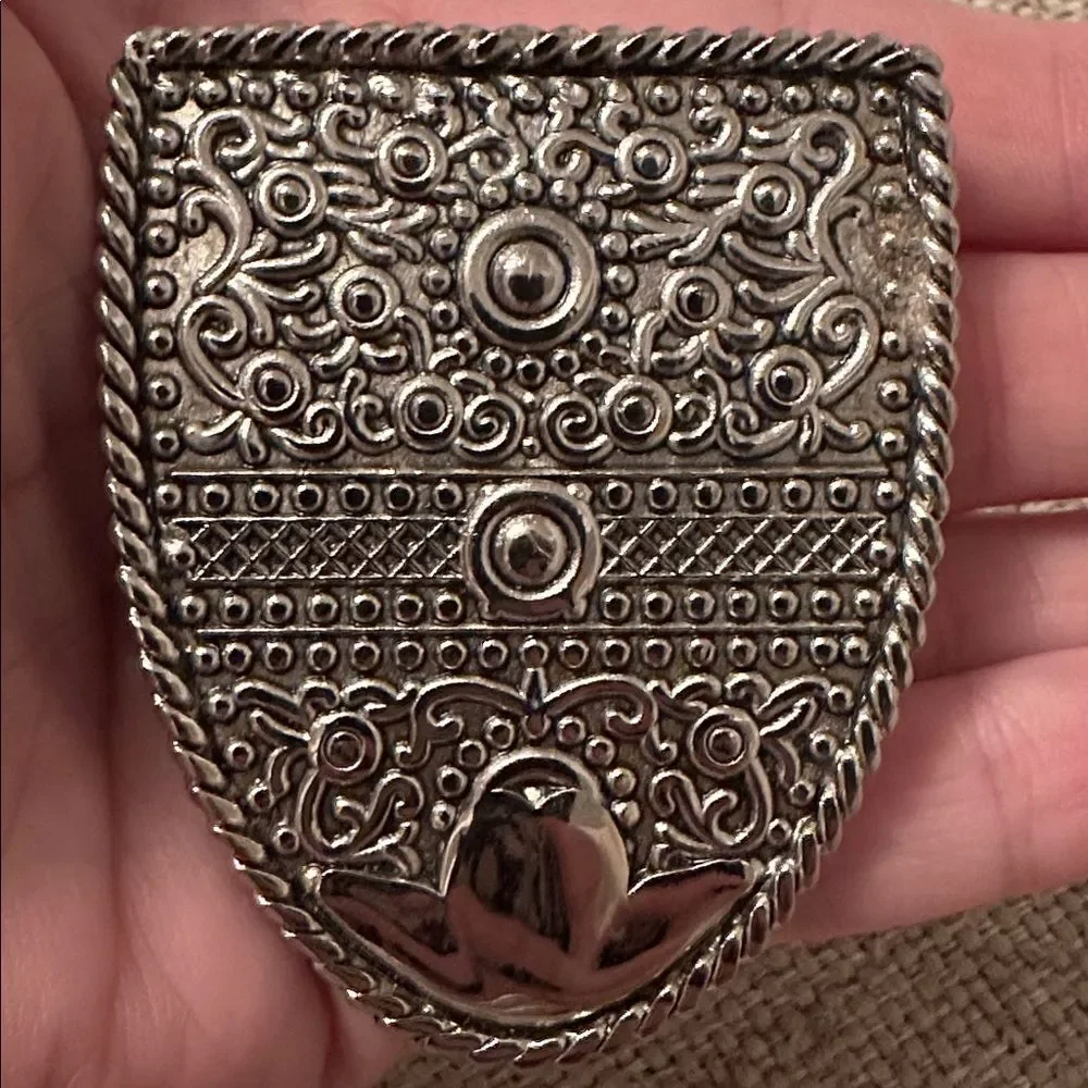 Buckle/Vintage belt buckle/silver tone metal
